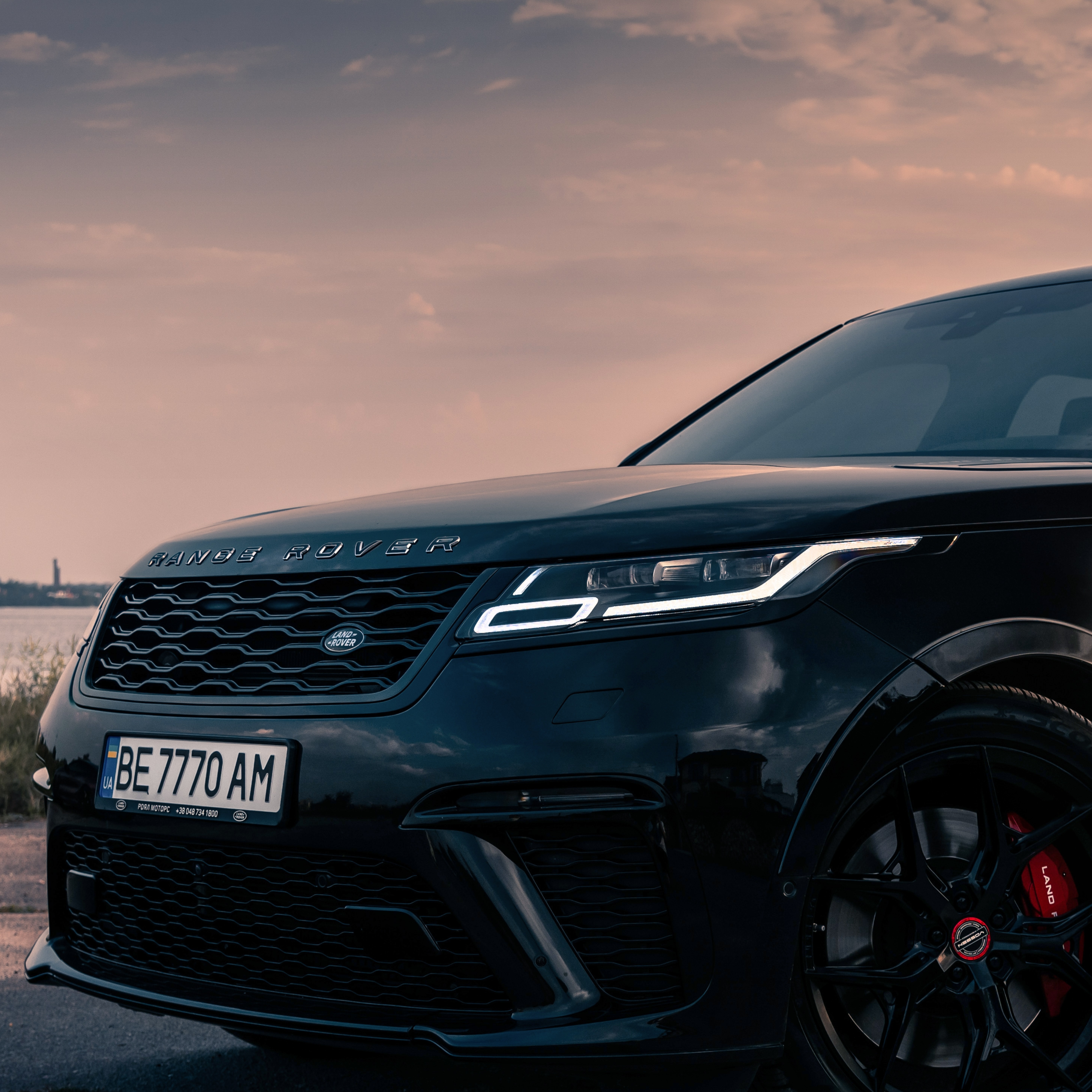 Range Rover in front of a sunset